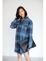 【AZUL by moussy】インディゴ風チェックシャツワンピース/柄SAX
