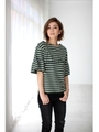 【AZUL by moussy】筆記体ロゴフレアスリーブT/柄KHA