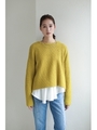 【AZUL by moussy】バックスリットラウンドネックニットプルオーバー/YEL