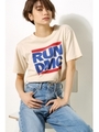【AZUL by moussy】RUNDMCロゴTシャツＩMOOK番号93097/BEG
