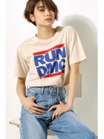 【AZUL by moussy】RUNDMCロゴTシャツＩMOOK番号93097/BEG