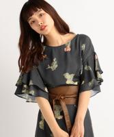 サボテン柄フレアスリーブブラウス