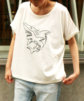 サメ刺繍ゆるTシャツ