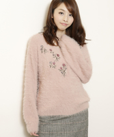 シャギーニット刺繍入りプルオーバー