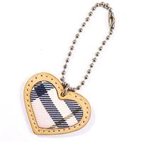 ハートキーホルダー　21686　ベージュ　チェックハート