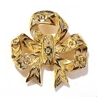 バーバリーズ ブローチ（リボン型） 25822 ゴールド系 ゴールドの輝き　レディース