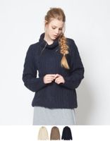 ボリュームケーブル編みタートルネックニット