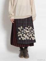 〈BOUQUET〉ノースポール刺しゅう先染めチェックプリーツスカート/ボルドー