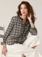 【WEB別注】グレージュベースが女性らしい幾何柄ブラウス/ダークネイビー