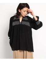 【洗える】シャーリングボーダー刺しゅうブラウス/ブラック(519)