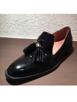 タッセル付きマニッシュシューズ