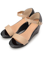 プラットフォームサンダル