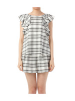 チェック柄ブラウス+ショートパンツ