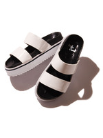 ストラップサンダル