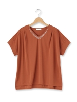 衿ぐりビジューブラウス/ホワイト(001)