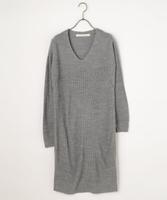 Vネックニットワンピース