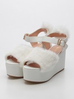 ファーポンポンサンダル/ホワイト