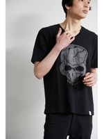 【AZUL by moussy】カモフラフェイススカルVネック半袖T/WHT