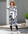 【WEB限定】ヤシ柄7分袖シフォンロングガウン