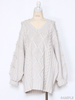 Vネックケーブルニット