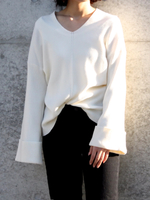 フレアスリーブVネックニット