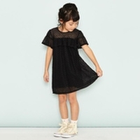 フリルつきレースワンピース