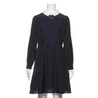 ネックレス風チャームつきドット柄ワンピース