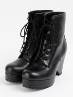 レースアップブーツ