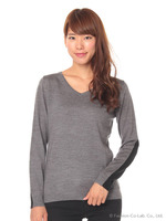 Vネック配色ニット