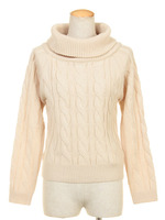 ケーブルタートルニットトップス