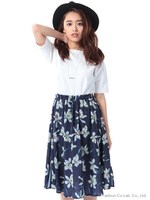 リリー柄サイドスリットフレアースカート/ネイビー柄