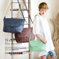 ナチュラルフェイクレザーフラップショルダーバッグ［M］