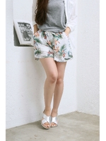 【AZUL by moussy】ジョーゼットボタニカル柄ショートパンツ/柄WHT