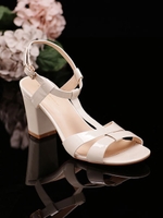 パテントＴストラップサンダル/グレージュ