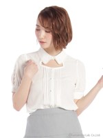 胸開きブラウス/クロ