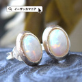 オパールピアス