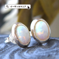 オパールピアス