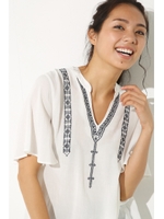 【AZUL by moussy】刺繍フレアスリーブチュニックプルオーバー/O/WHT