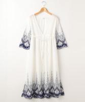 パネル柄刺繍ガウン