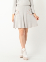 フルラージュエンブロイダリーニットスカート（セットアップ対応）/シロ