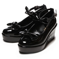 【50%OFF】エナメル加工リボンつきパンプス