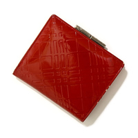 バーバリー エナメルチェック 2つ折財布 27658 レッド系 バーバリーらしいチェック型押し財布