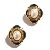 バーバリーズ イヤリング 37828 ゴールド×黒系 レディース フラワーモチーフのクラシカルなイヤリング