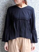 ギャザー切替フレアスリーブプルオーバー/ブラック