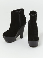 シェイプウエッジ　ショートブーツ