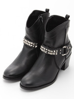 スタッズベルトシュートブーツ