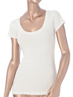 シンプルUネックTシャツ