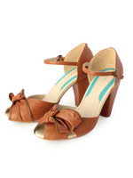 ジップリボン付きパンプス