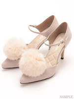 ポンポンファーパンプス