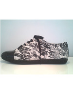 トウ切替え素材コンビローカットスニーカー